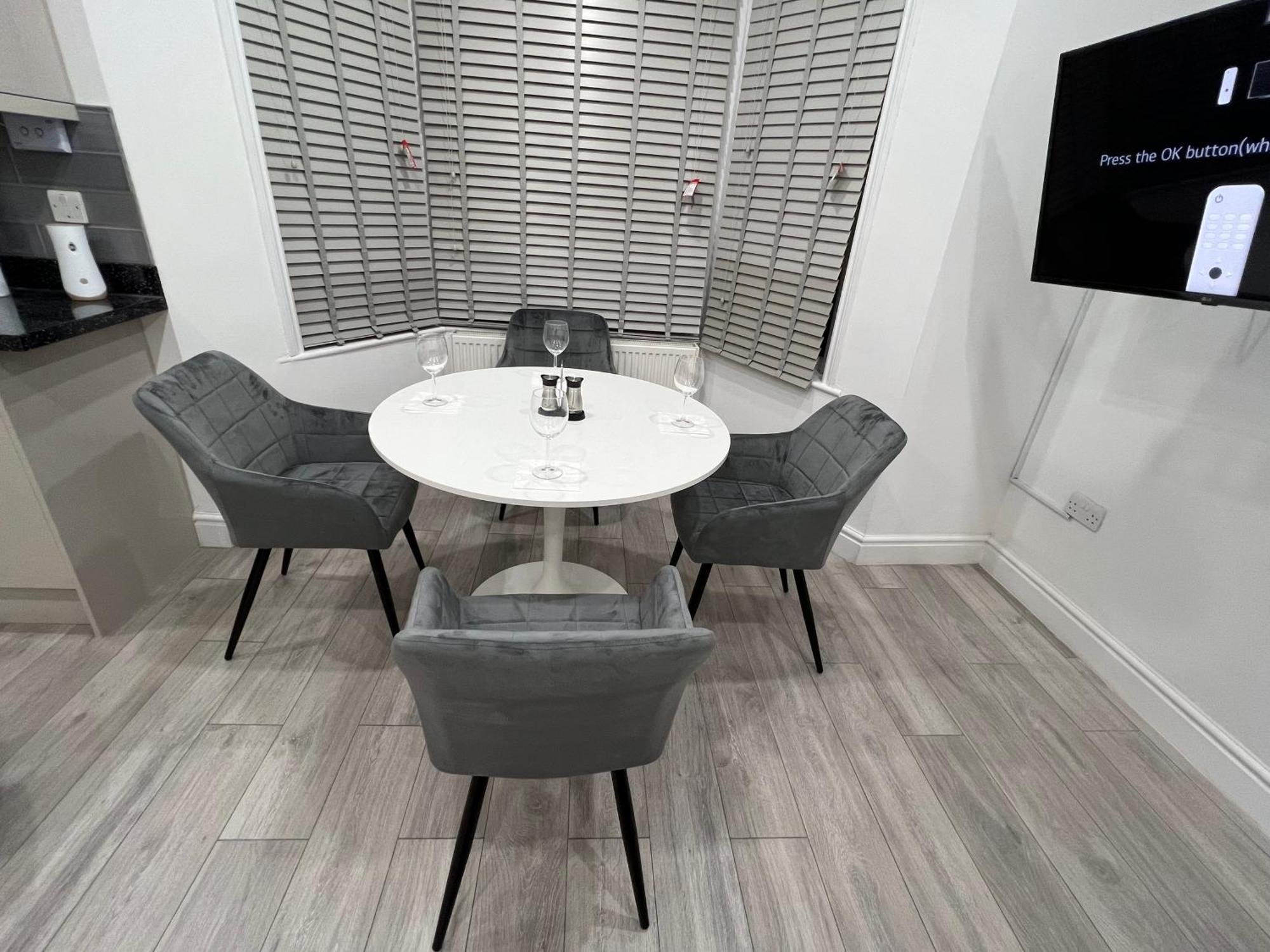 F4 Luxury Stays One Bed Apartment With Parking Ilford Exterior foto